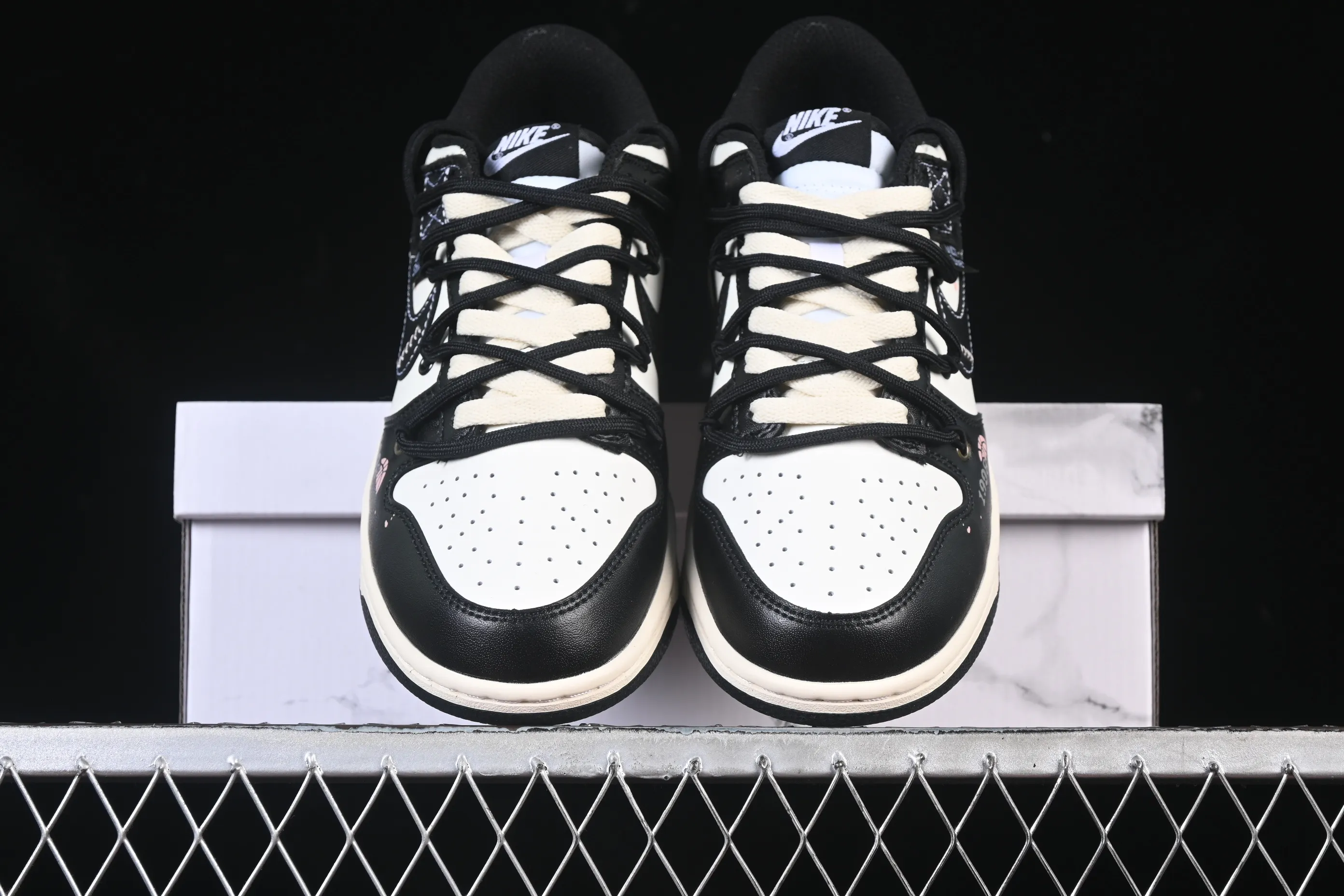 All categories Nk SB Dunk Series Nk SB Dunk Low High-end customized low-top sneakers Nike SB Dunk Low strap customization low-top casual sneakers DD1391-100